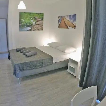 - Justina - 80 M2 Et Piscine * Pakoštane