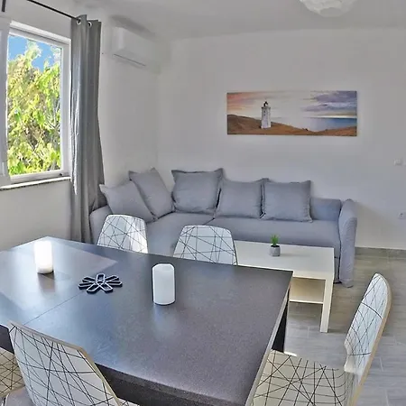 Daire - Justina - 80 M2 Et Piscine Pakoštane