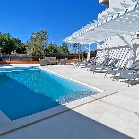 - Justina - 80 M2 Et Piscine *