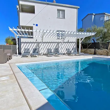 - Justina - 80 M2 Et Piscine