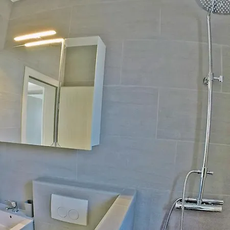 - Justina - 80 M2 Et Piscine * Pakoštane