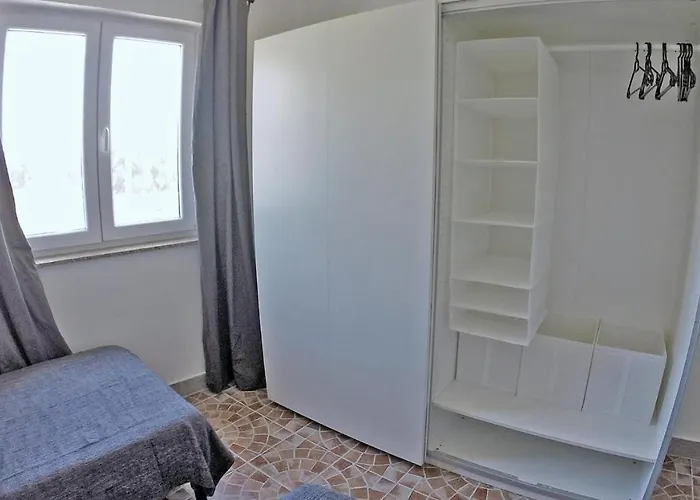 - Justina - 80 M2 Et Piscine Pakoštane