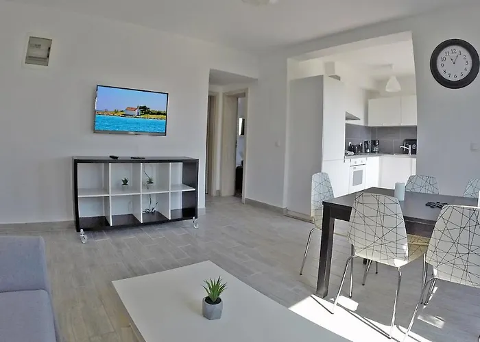 - Justina - 80 M2 Et Piscine