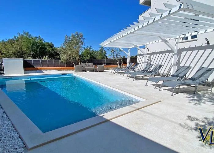- Justina - 80 M2 Et Piscine *