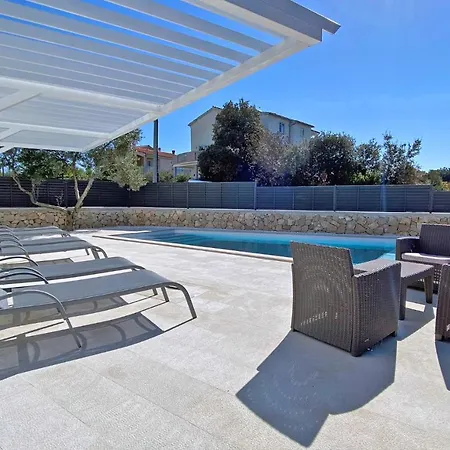 - Justina - 80 M2 Et Piscine Pakoštane