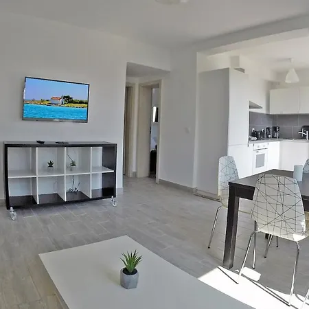 - Justina - 80 M2 Et Piscine