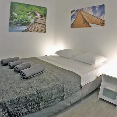- Justina - 80 M2 Et Piscine *
