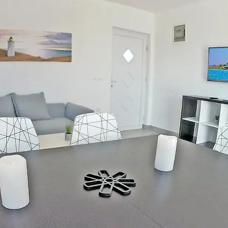 Apartment - Justina - 80 M2 Et Piscine *